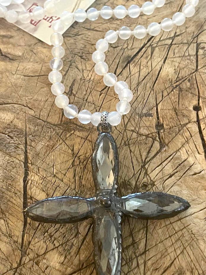 simplement magnifique - Collier Croix en Cristal Soudé pour la vente par Beautiful Soul Jewelry