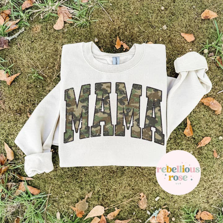 Sweat-shirt à col rond camouflage usé Mama pour la vente par Rebellious Rose LLC