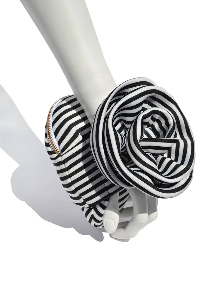 Begrænset udgave, neopren sort og hvid stribet Pulseta for engroshandel hos Celina Martín