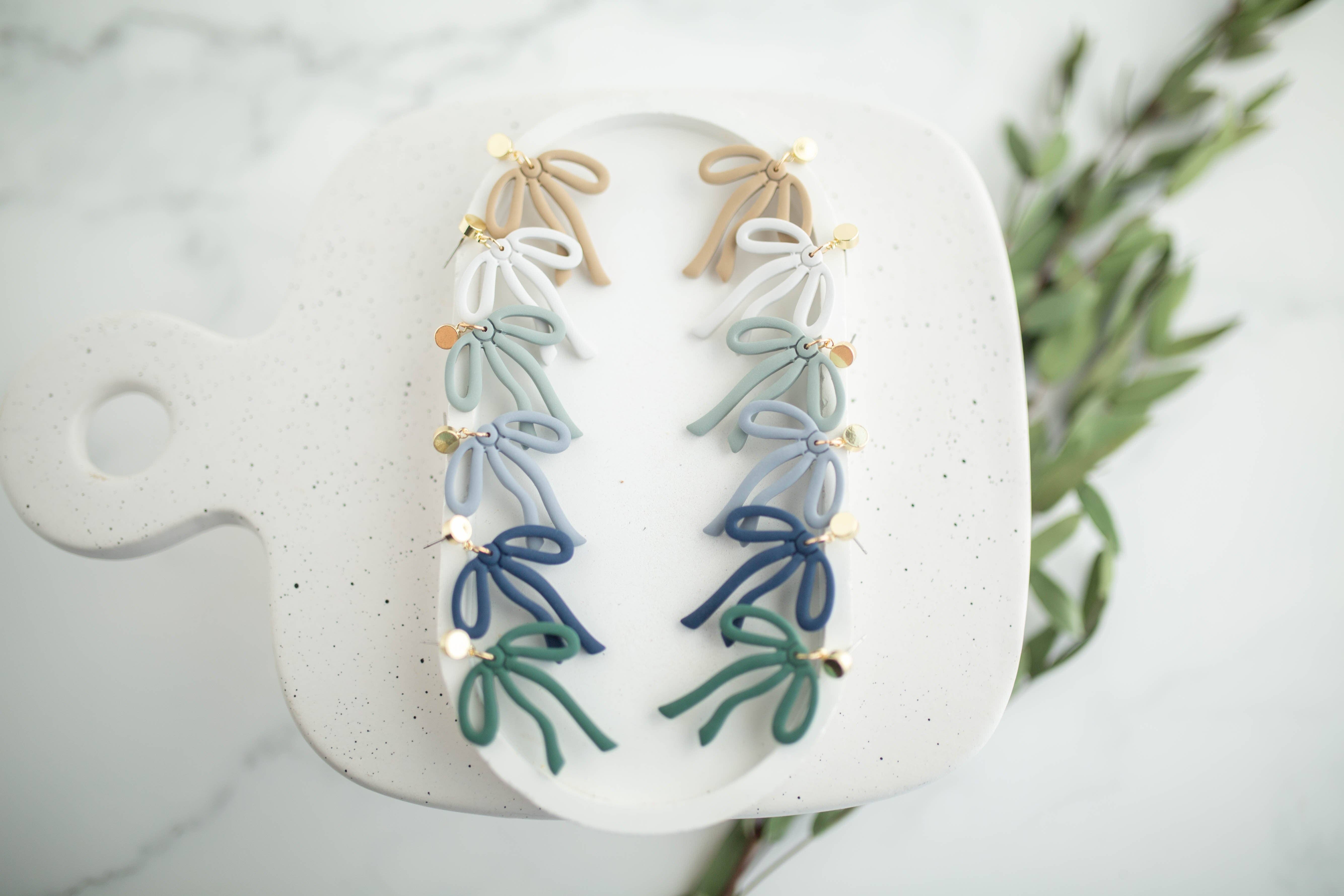 Hazel n Blue - Vente Boucles d'oreilles pendantes - Boucles d'oreilles en argile | Pendants nœud | Collection Terre+Ciel8