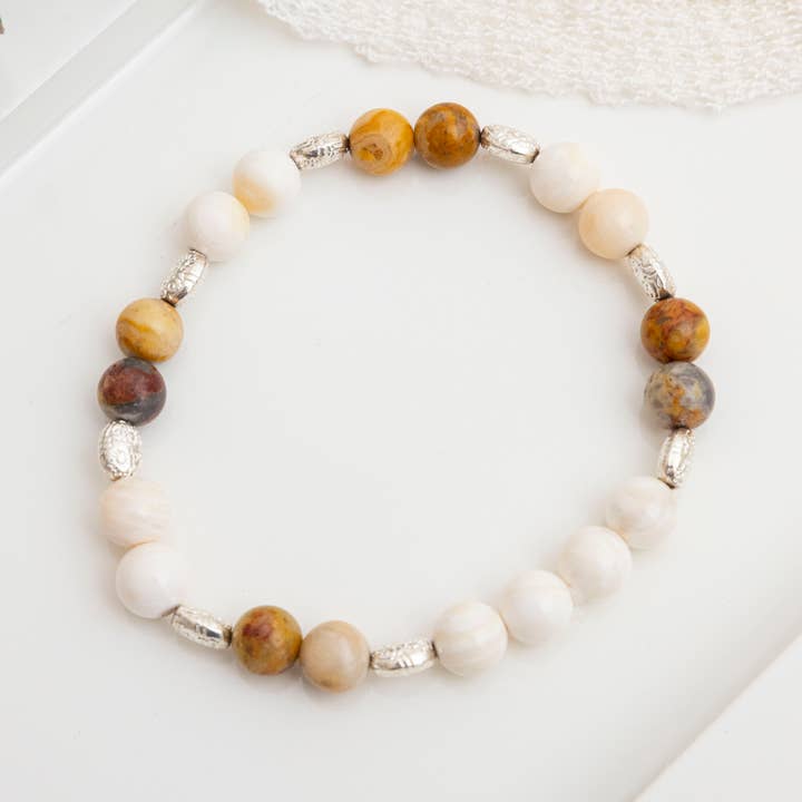 Bracelet de perles ivoires et d'agate mexicaine for wholesale by Bijoux Lyne Meikle