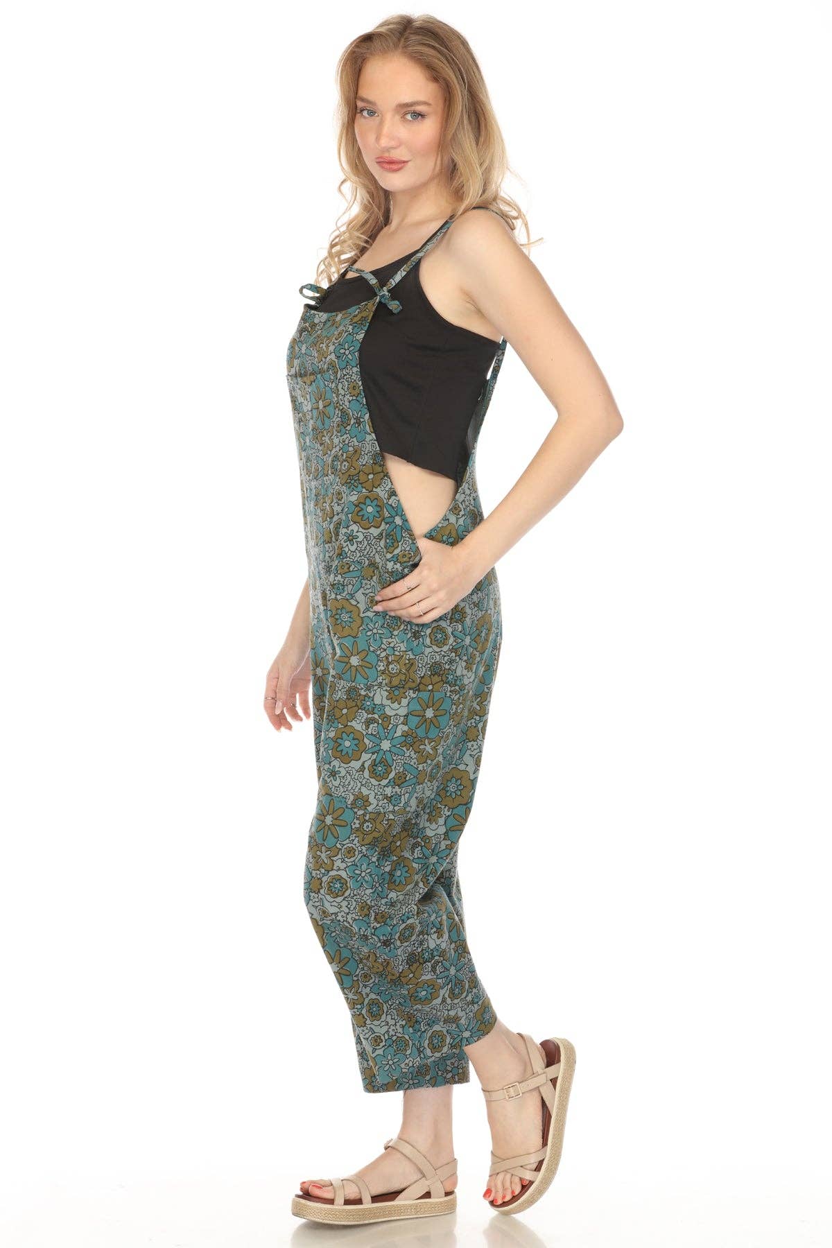 Lakhays Collection Inc. – Großhandel Overall – Damen – Flower Power Overalls in Übergröße5