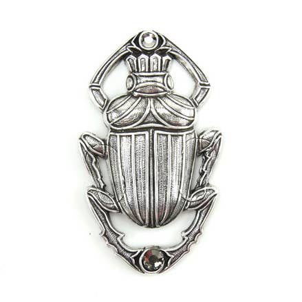 Broche Divinité Scarabée pour la vente par AU BOUT DES REVES