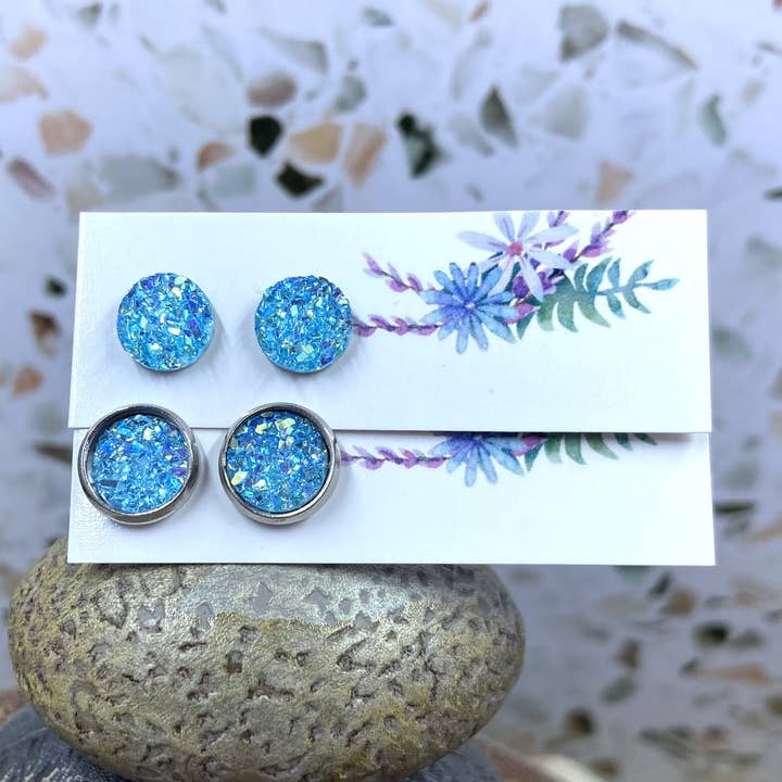 Aqua Faux Druzy Studs för wholesale av Only Once Originals