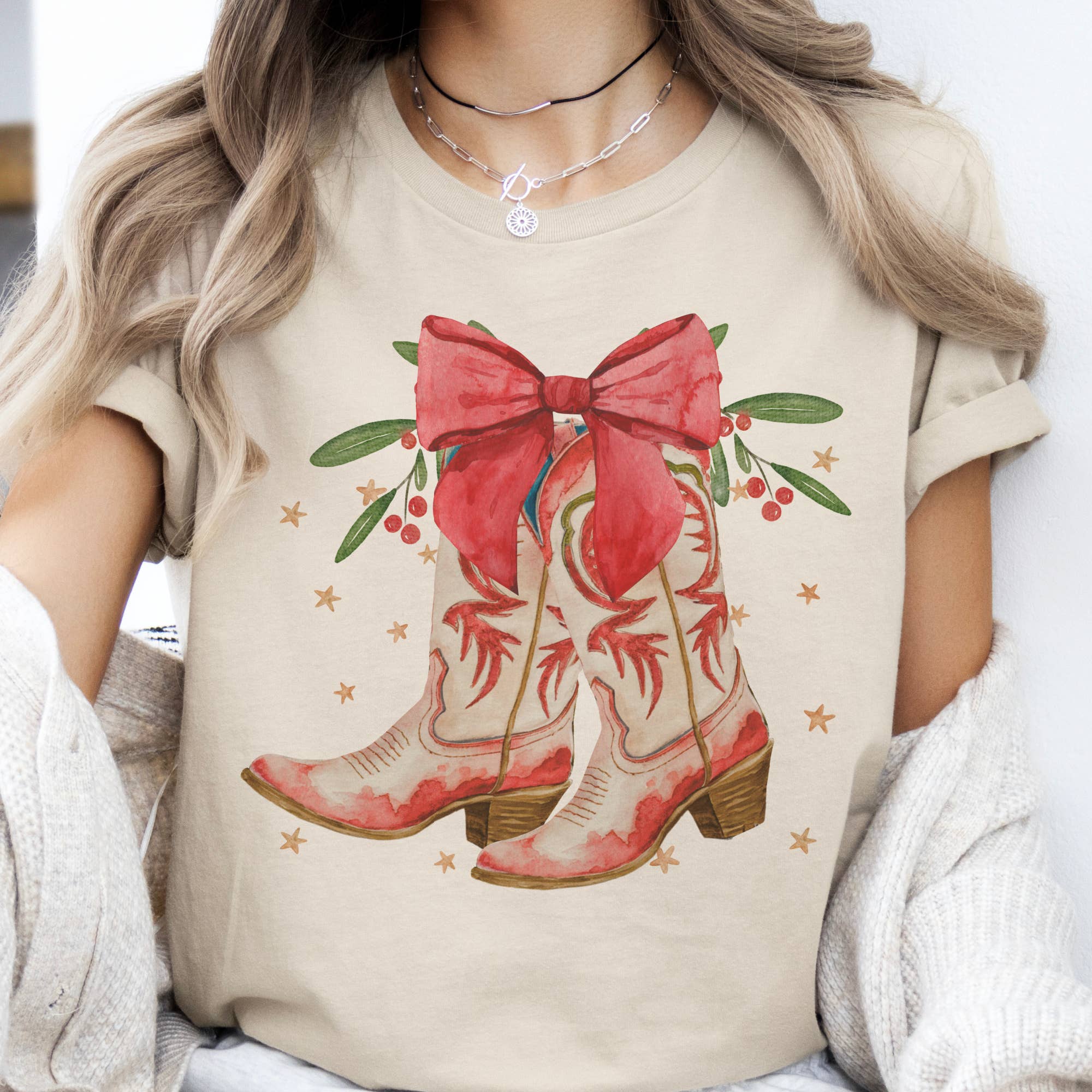 Par.tees by Party On! – Großhandel T-Shirt mit Siebdruck – Damen – Country-Weihnachtsstiefel und Schleife Nashville Grafik-T-Shirt5