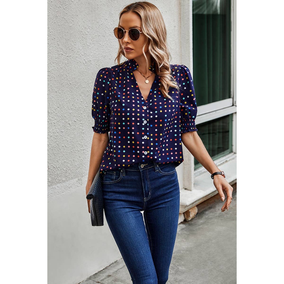 Supreme Fashion – Engroshandel Skjorte med buttondown – til kvinder – Løs skjorte med pufærmer og polkaprikket mønster12