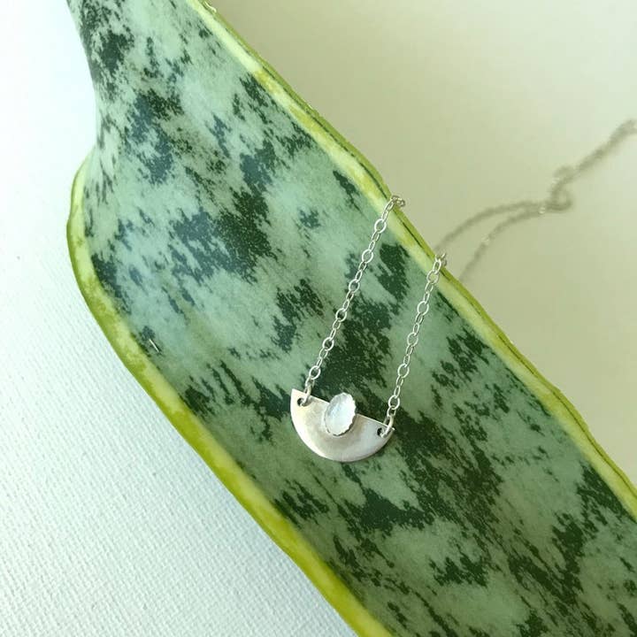 Collier Croissant pour la vente par Wild Left