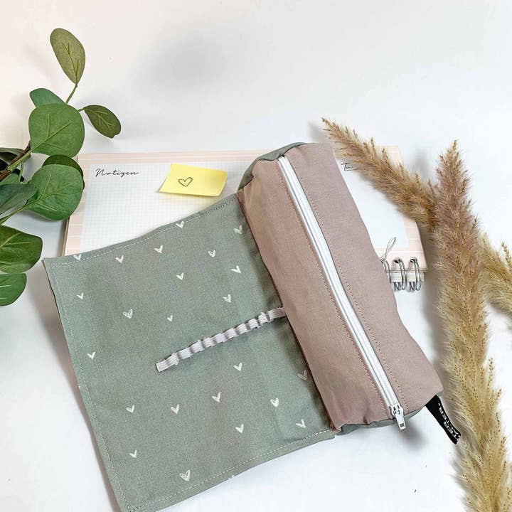 Matcha heart pencil case for wholesale by Tochter von Walter