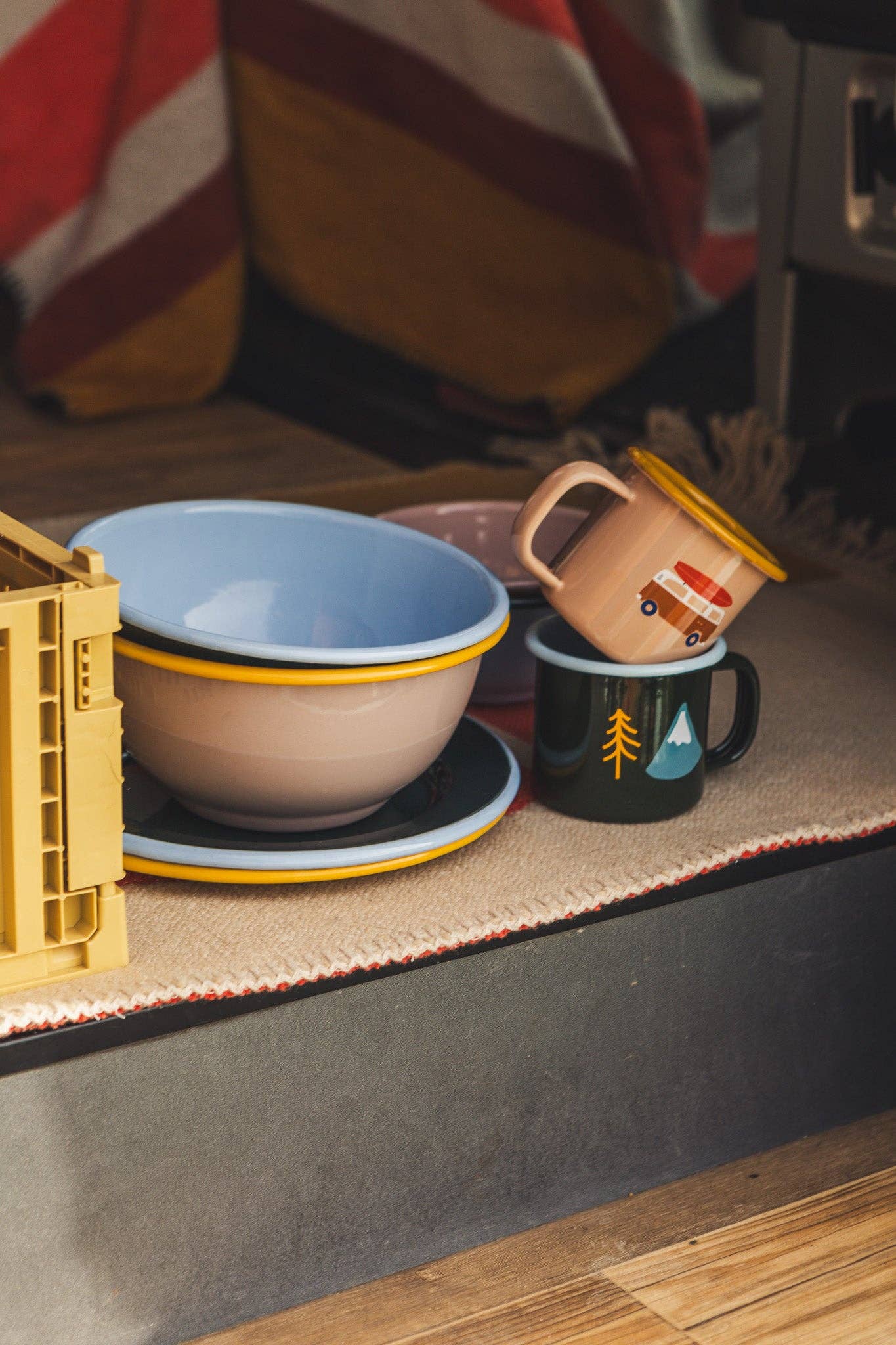 Roadtyping - Wholesale Dinner Plate - Forest & Mountains enamel plate3