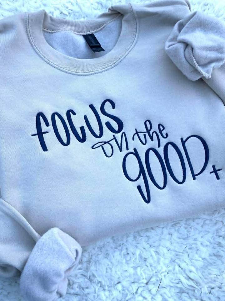 Felpa Ricamata "Concentrati sul Bene" per la vendita all'ingrosso da parte di Wandering Wild Boutique