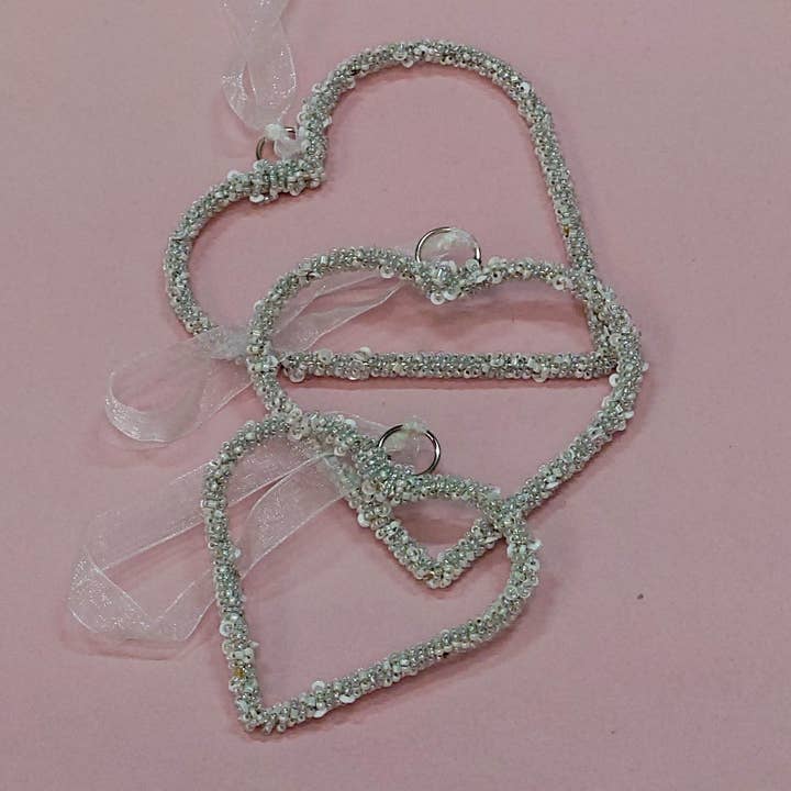 Decoração de Coração com Missangas Feita à Mão – Estilo para Casamentos e Dia-a-Dia por atacado de Globe Enterprise