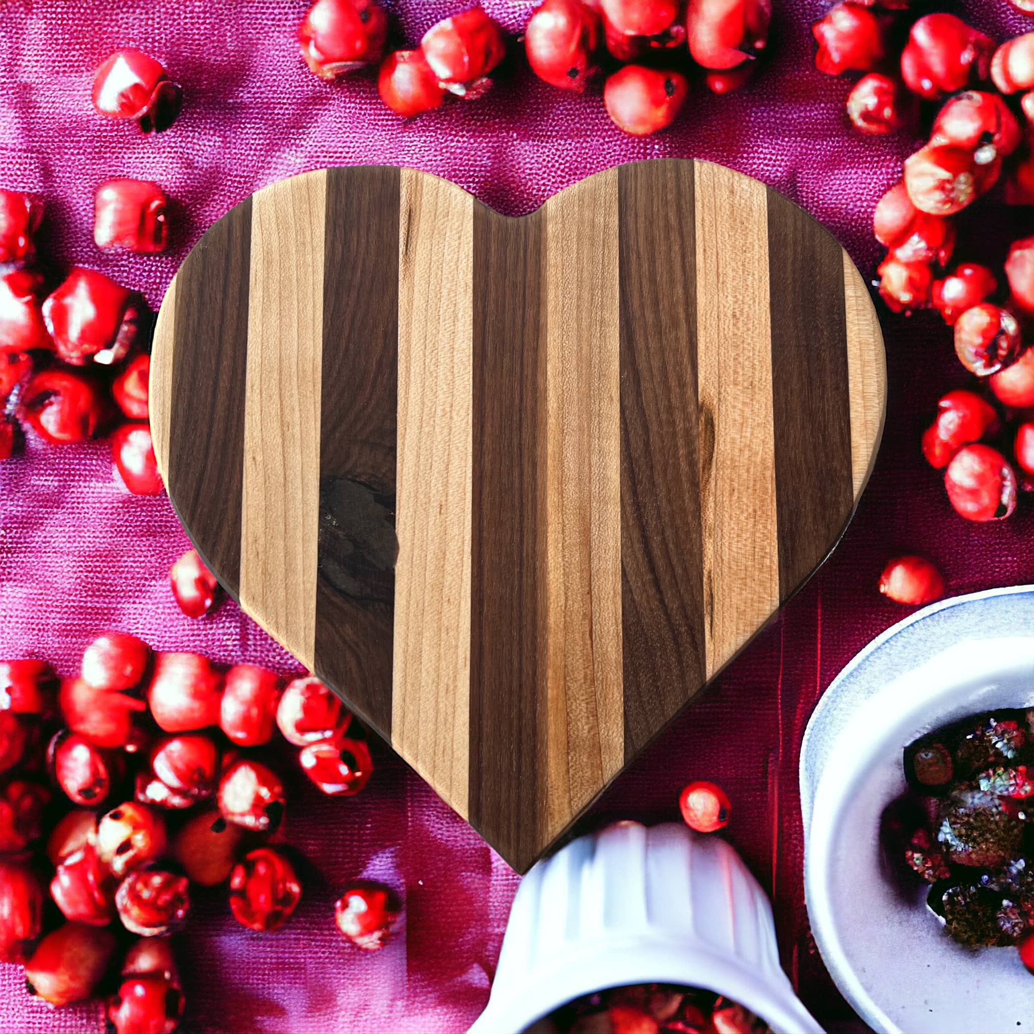 TG Designs - Vente Plateaux à fromage - PLANCHE À CHARCUTERIE EN FORME DE CŒUR, TAILLE MOYENNE3