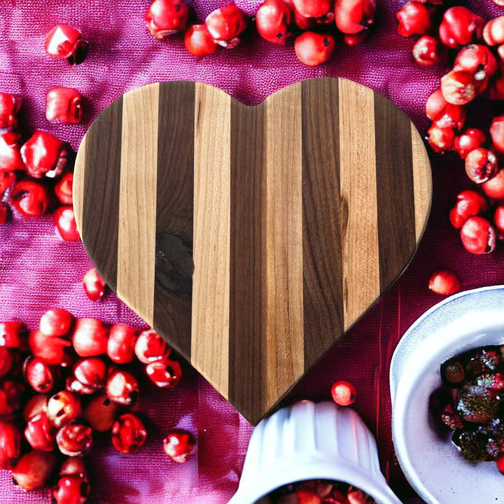 TG Designs - Vente Plateaux à fromage - PLANCHE À CHARCUTERIE EN FORME DE CŒUR, TAILLE MOYENNE3