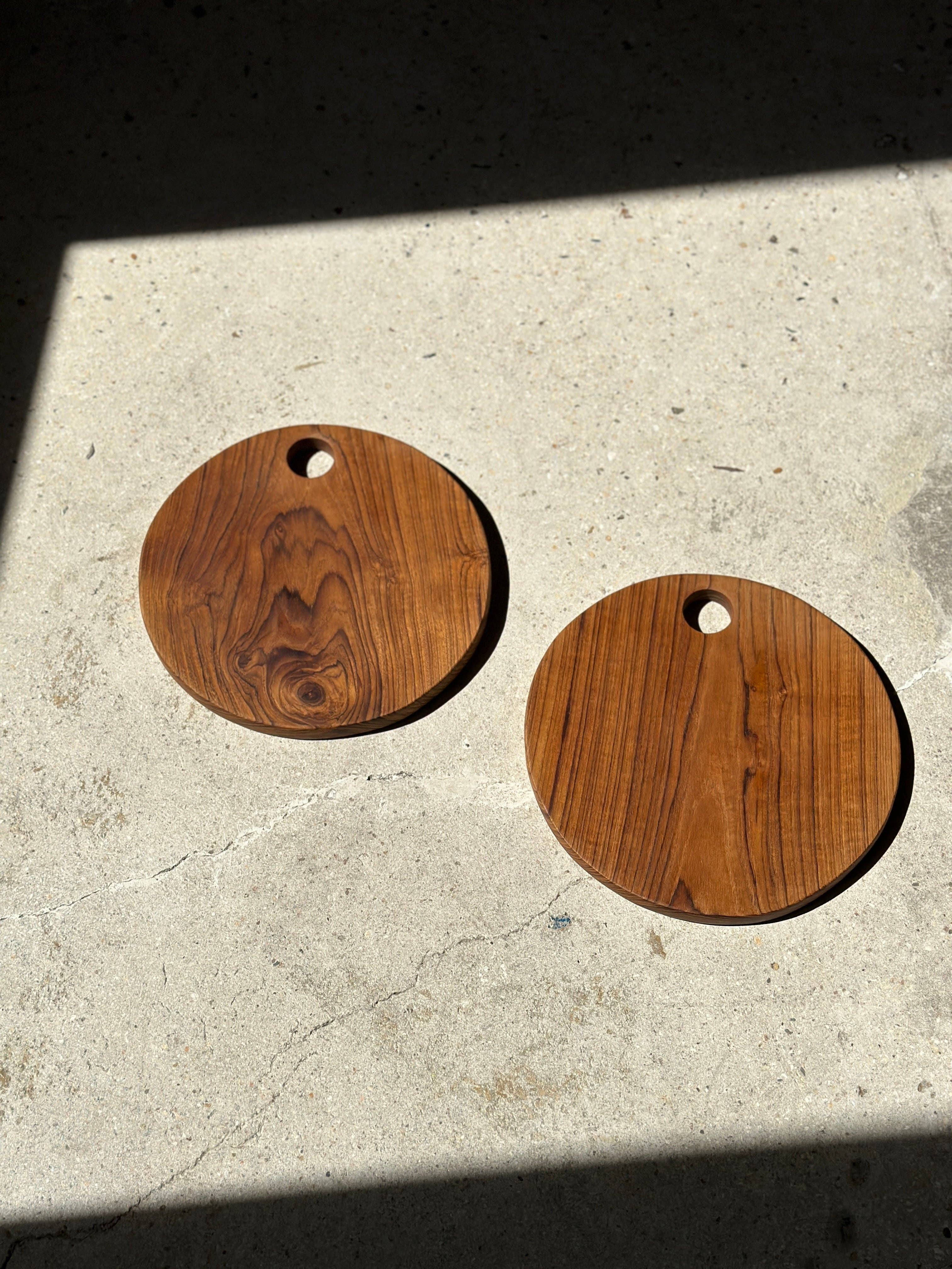 Office Objets – wholesale Skärbräda – Rund skärbräda i urholkad teak D:306