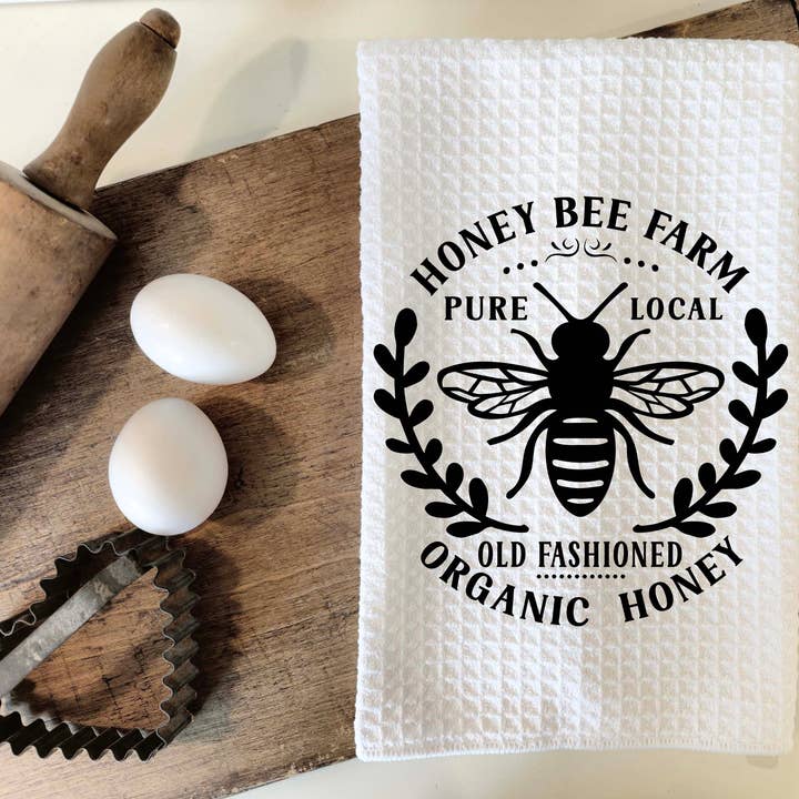 Torchon de cuisine Honey Farm, serviette à thé décorative en nid d'abeille pour la vente par Aria Rae