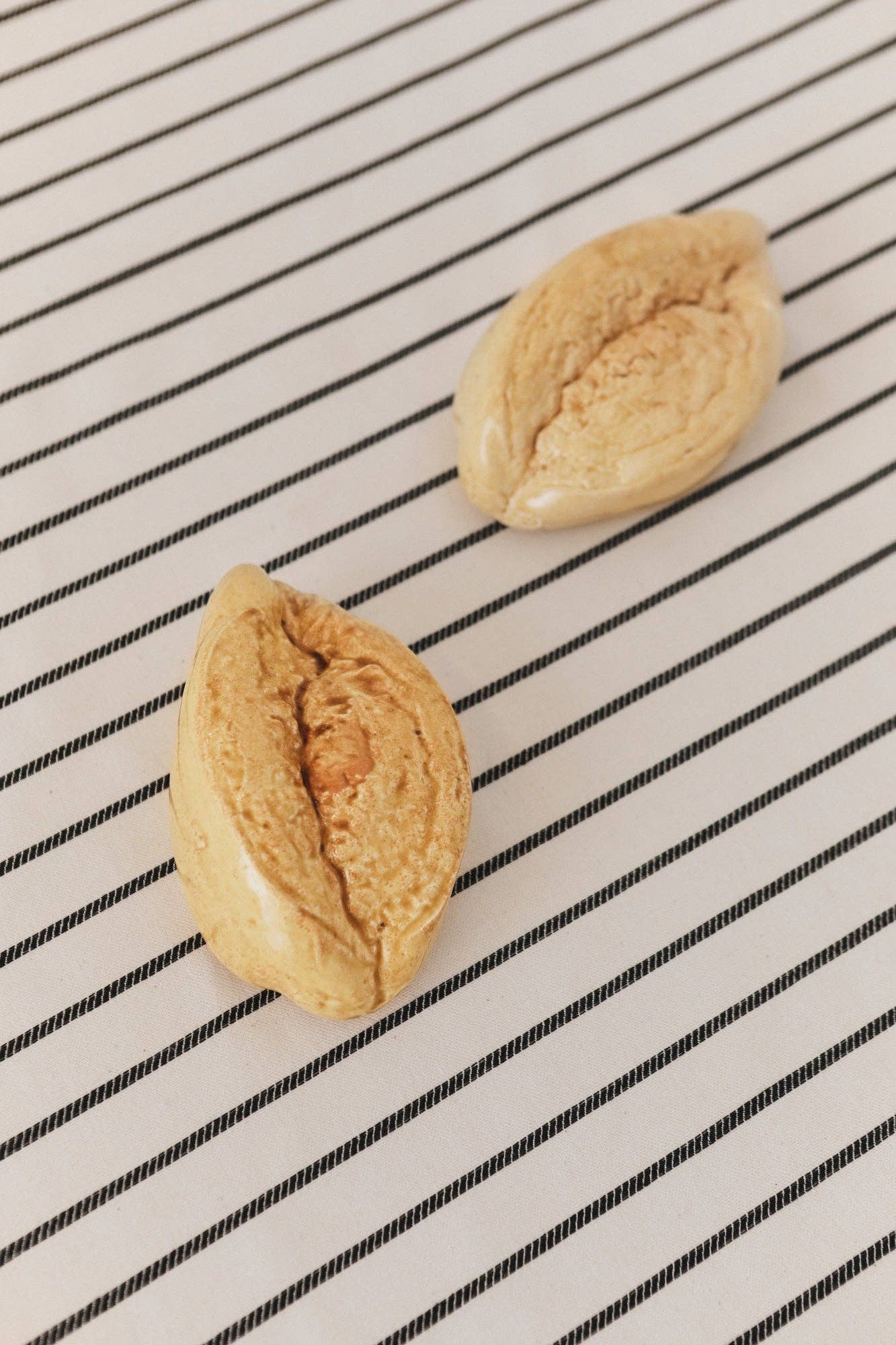 Eturel Madrid - Wholesale Decorative Tabletop Object - Glazed ceramic replica bread roll0