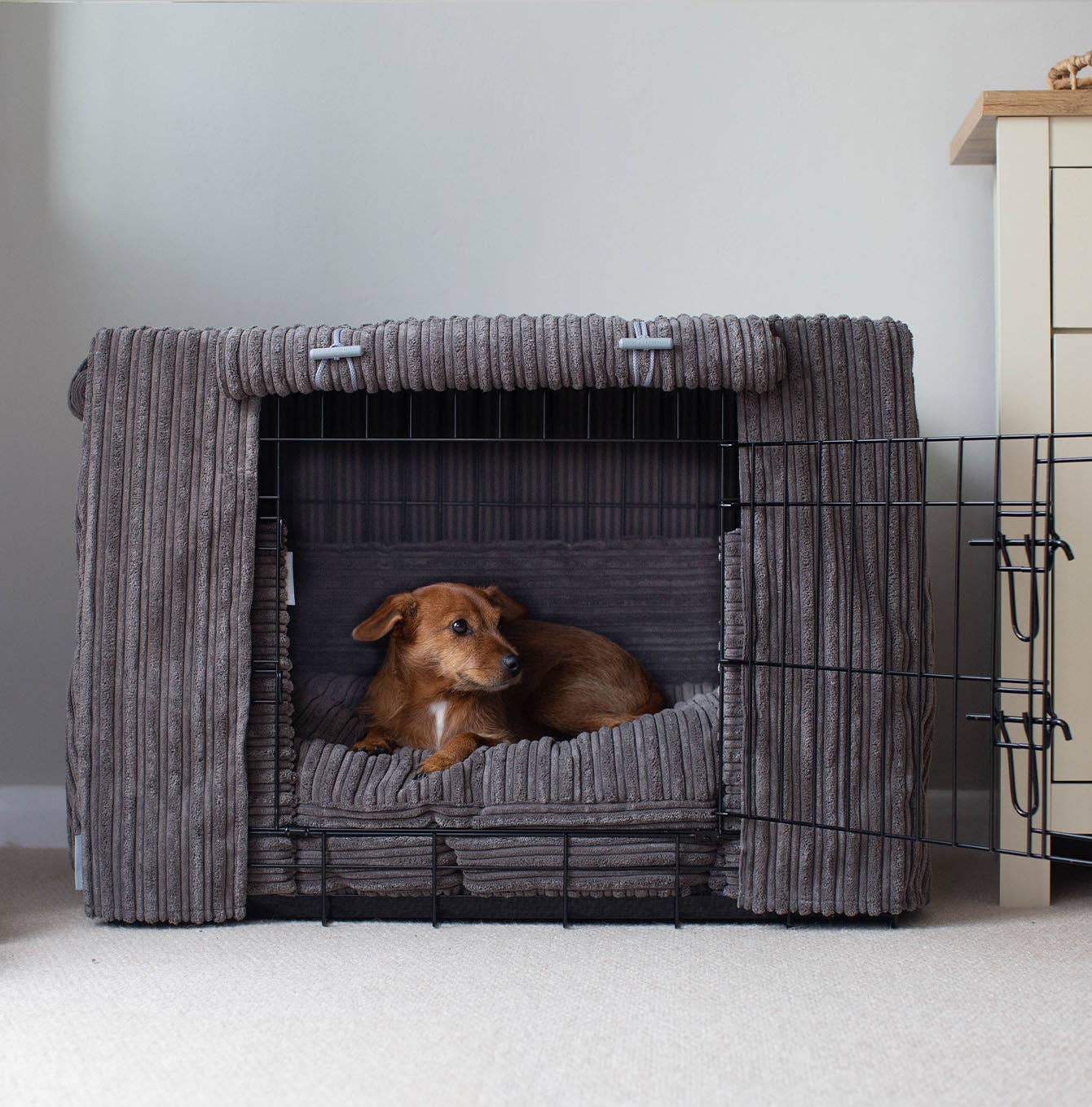 Lords and Labradors - Wholesale Pet Bed - Dog - Dog Crate Set in Dark Grey Essentials Plush4