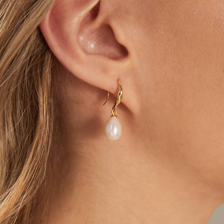 Natural Freshwater Pearl Hook Earrings Bridal Pearl Earrings for wholesale by Drrtymagic