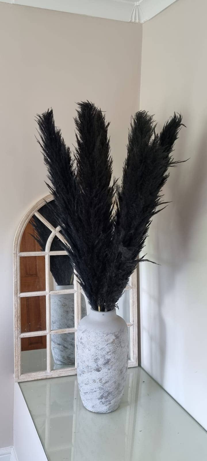 LoveProducts Ltd – wholesale Dried/pressed flowers – Pampas Grass Large black Fluffy Dried pampas arrangement1