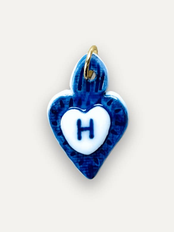 Charms - Ciondolo in Porcellana Cuore Blu - Lettera H per la vendita all'ingrosso da parte di Tiké Jewels