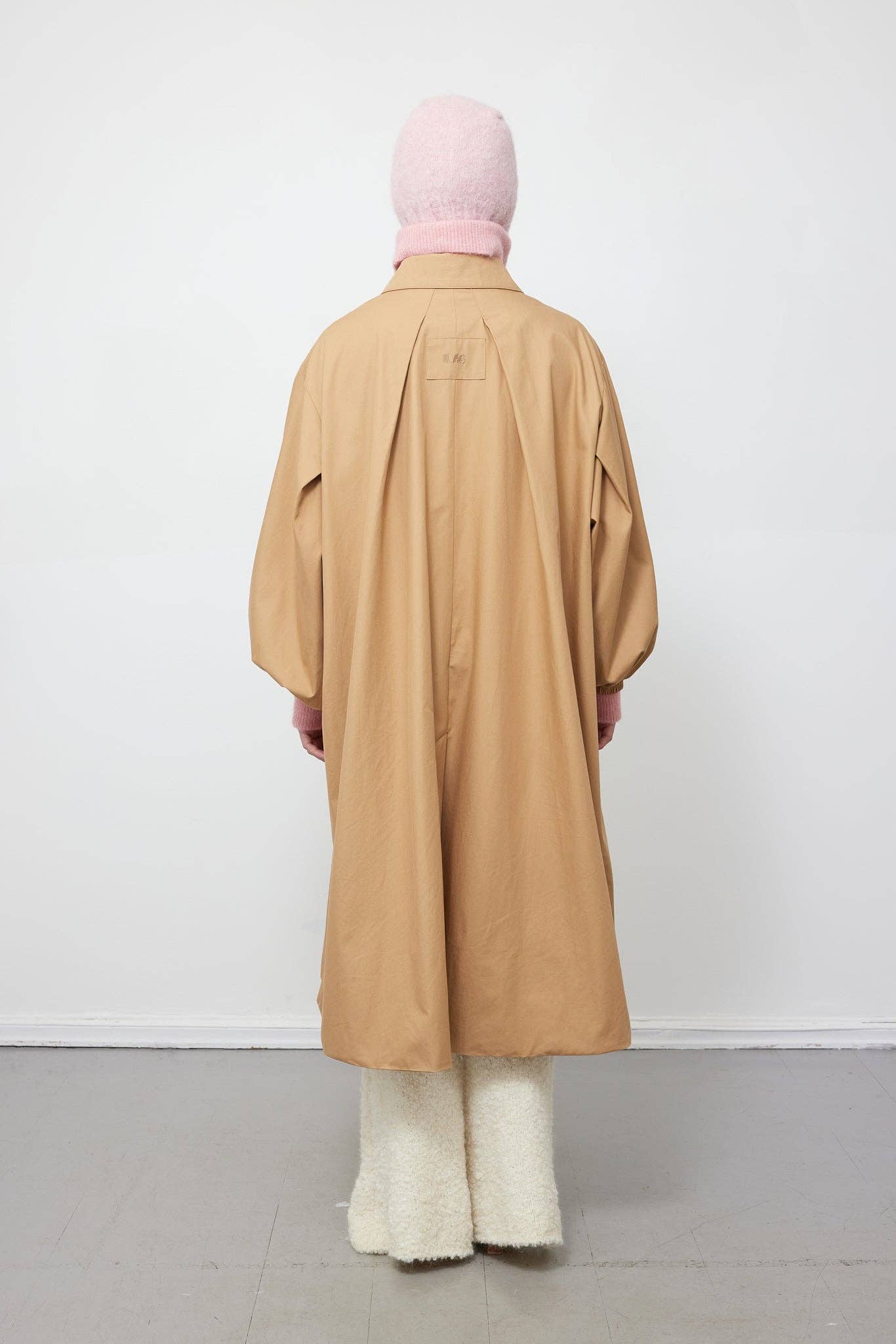 Sand Flekkpetrell mac coat for wholesale on Faire5