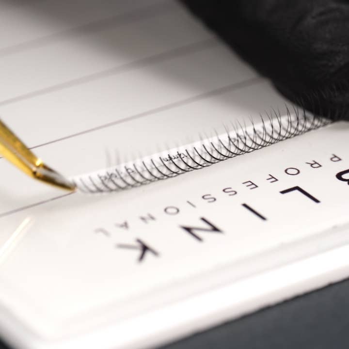 Blink Professional - Wholesale Eyelash/Brow Serum - Lash Holder2