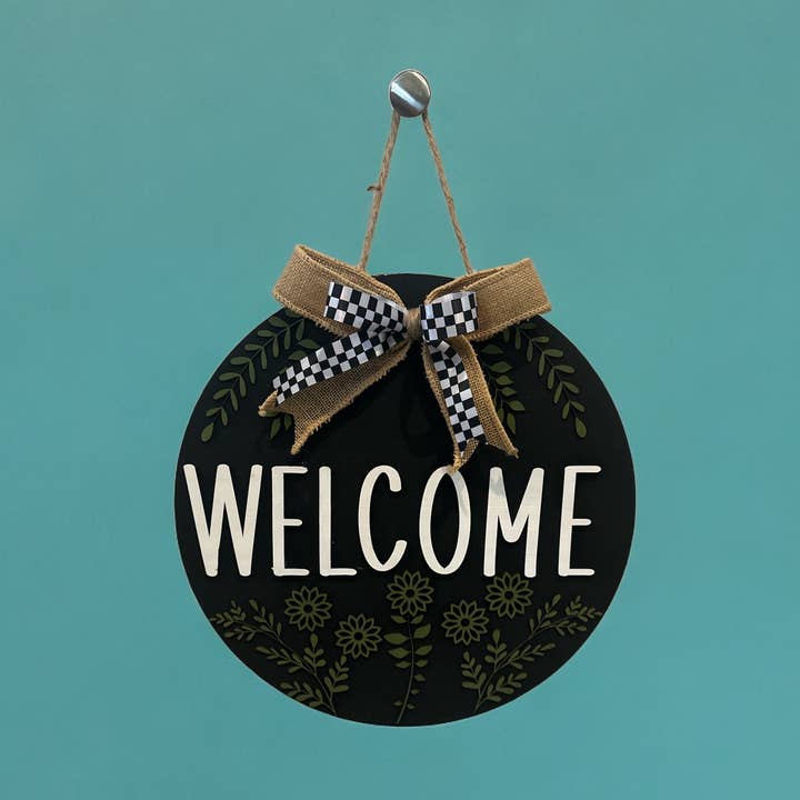 Porte-accroche noir et verdure pour la vente par Bradley Designs & Decor