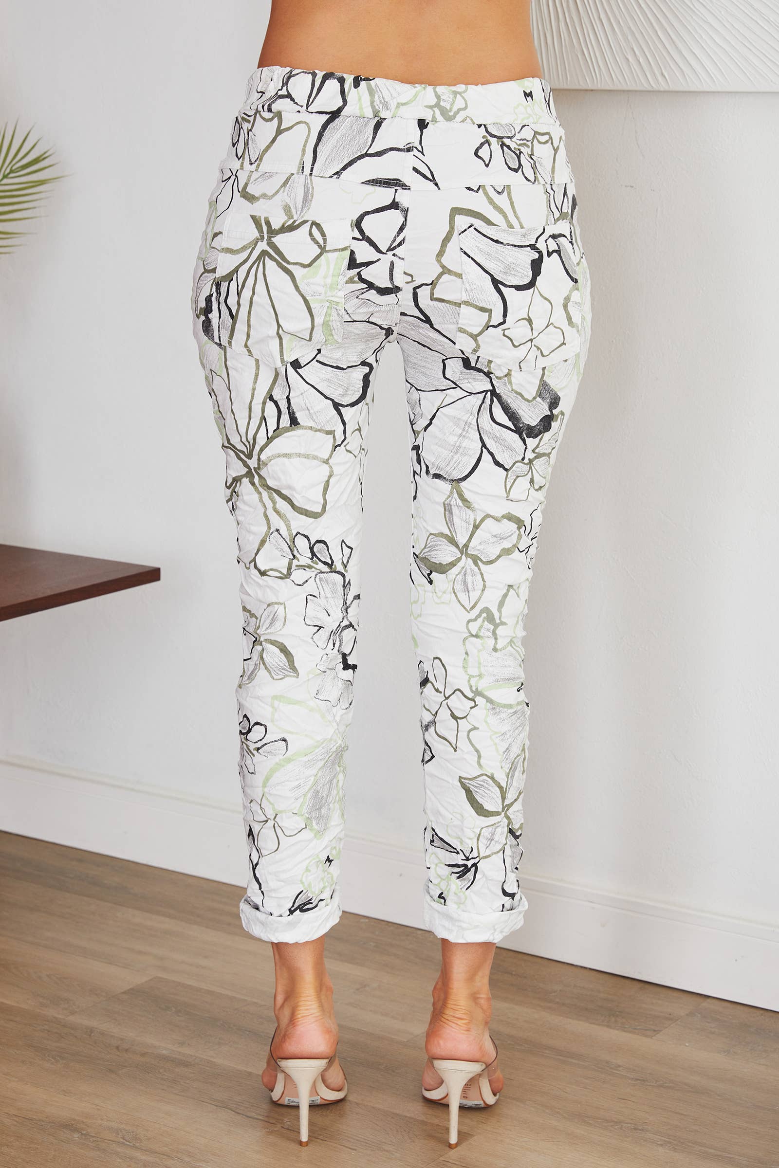 VENTI6 - Wholesale Pants - Women's - ART FLORAL PRINT CRINKLE JOGGER PANTS (21366-ARTFLORAL)6