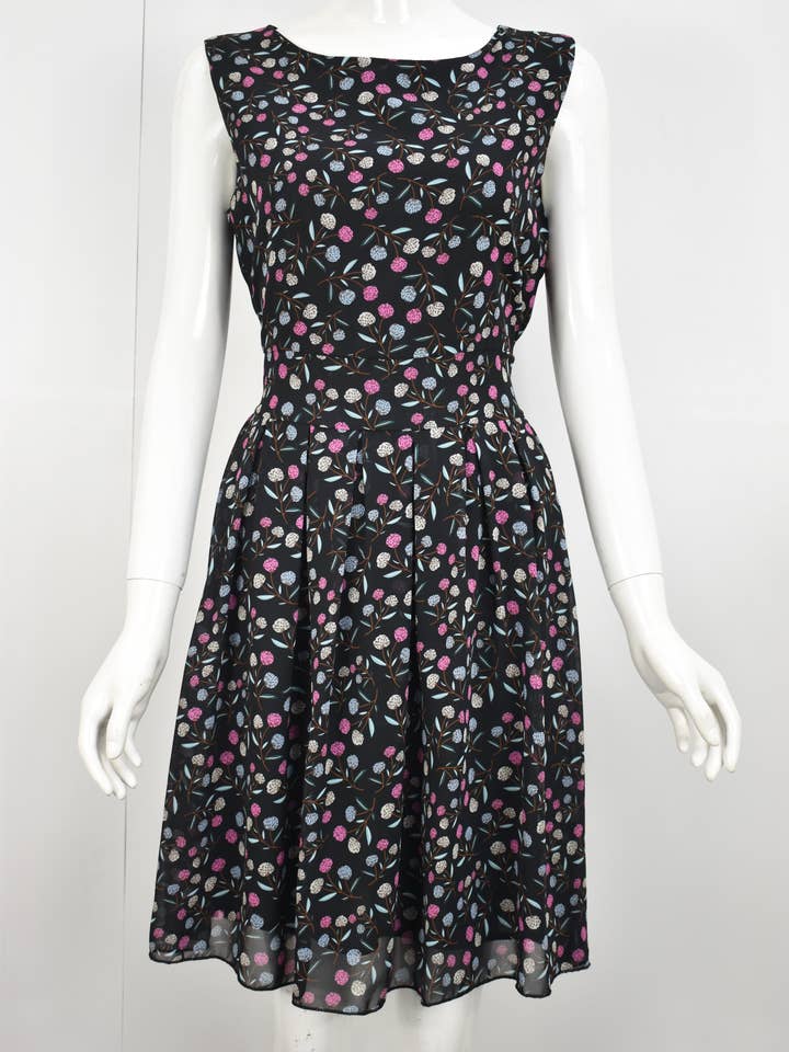 Minivestido sin mangas plisado floral para venta al por mayor de Shikha London