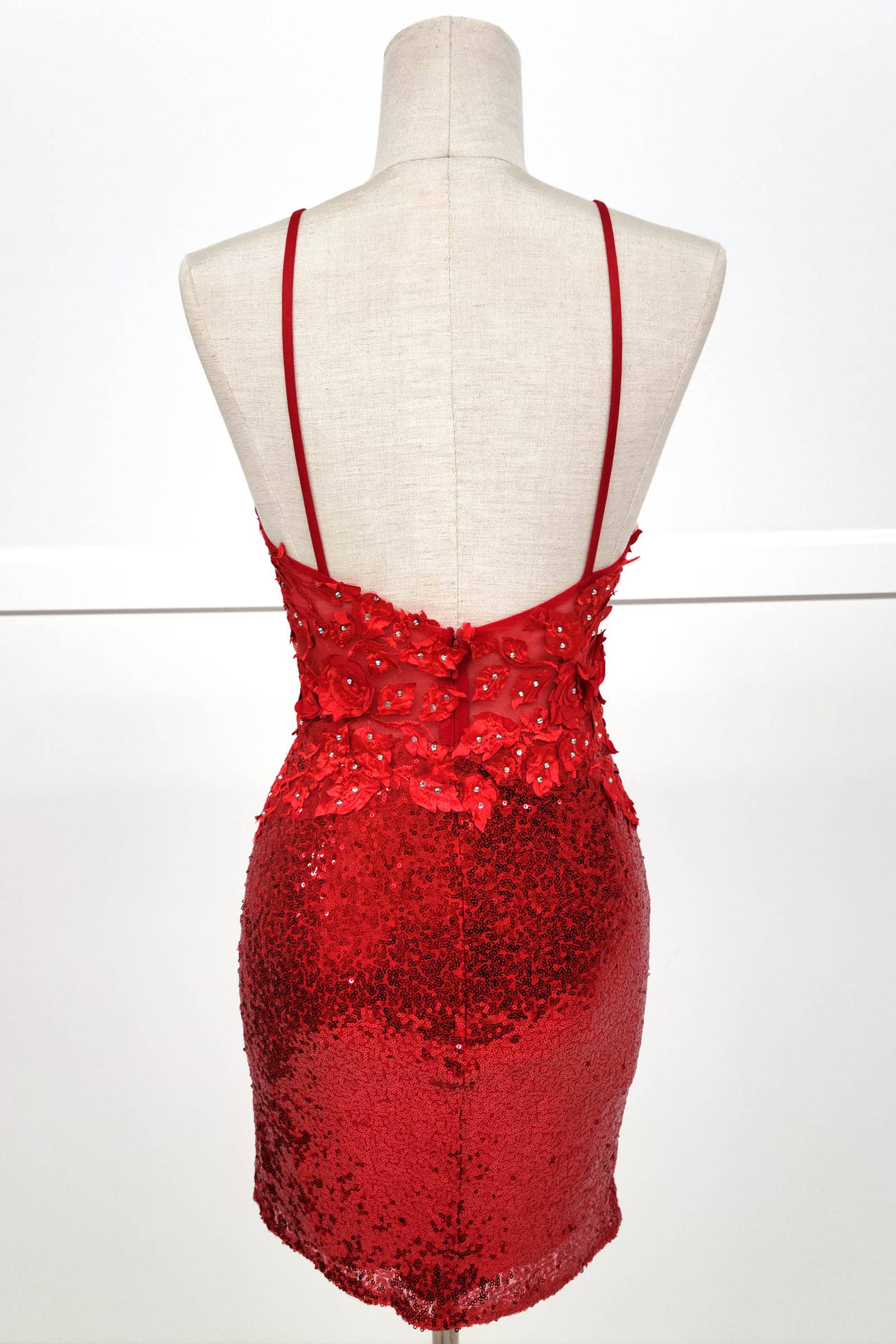 Chicas - Vente Robe – femme - Robe courte à paillettes et broderies florales C80835