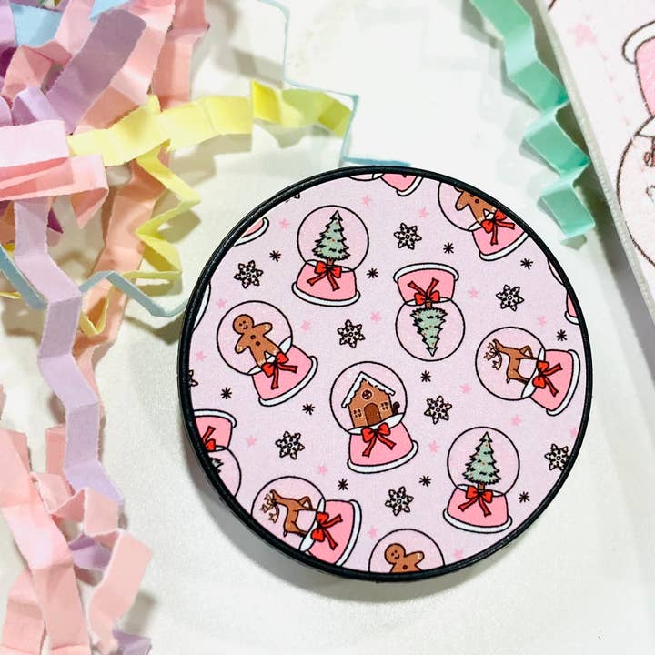 Poignée et étui pour Kindle avec boules à neige de Noël pour la vente par Chapter & Ink