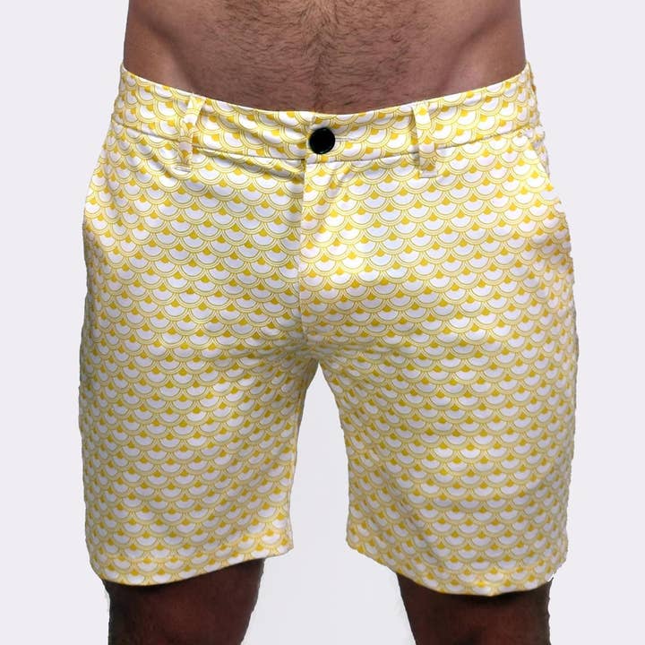 Short chino slim 7" à écailles jaunes pour la vente par Assassin Menswear