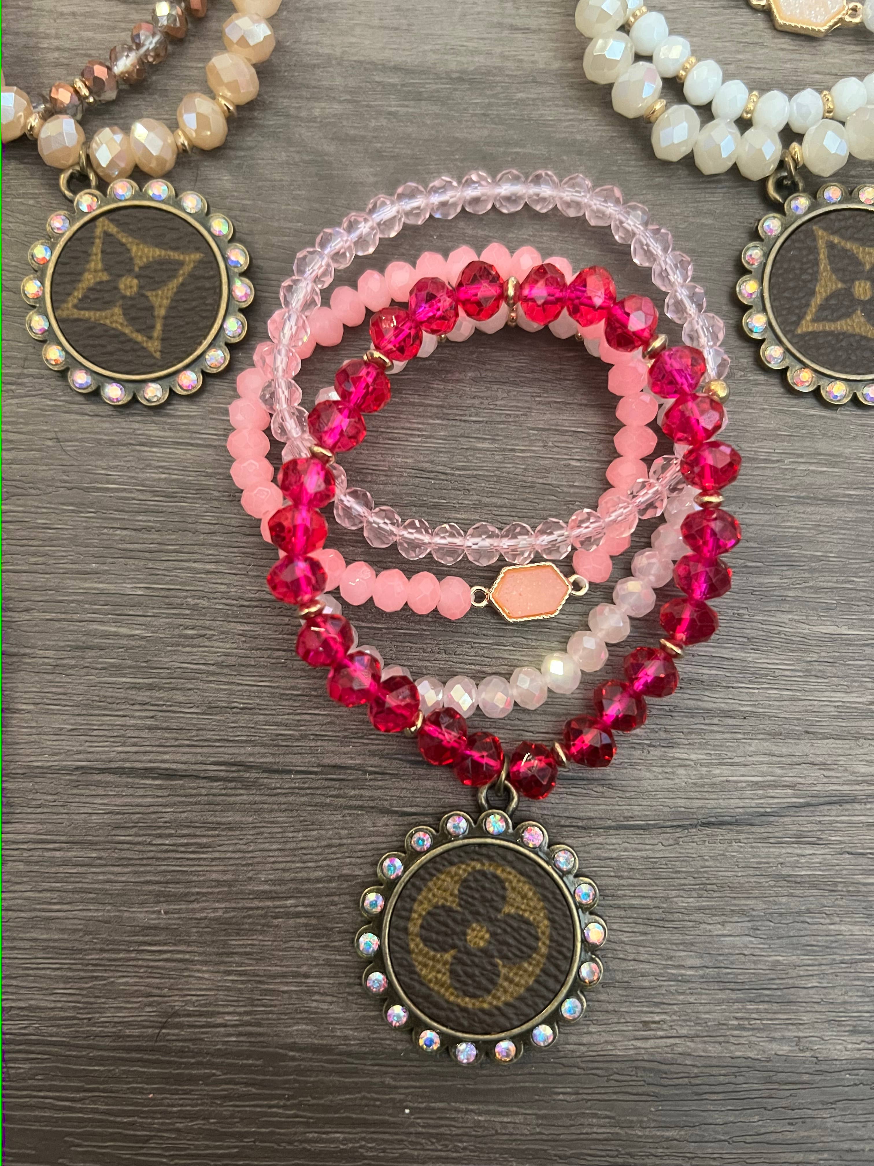 Bangles & Bourbon - Vendita all'ingrosso Parure di gioielli - pile di bracciali riciclati3