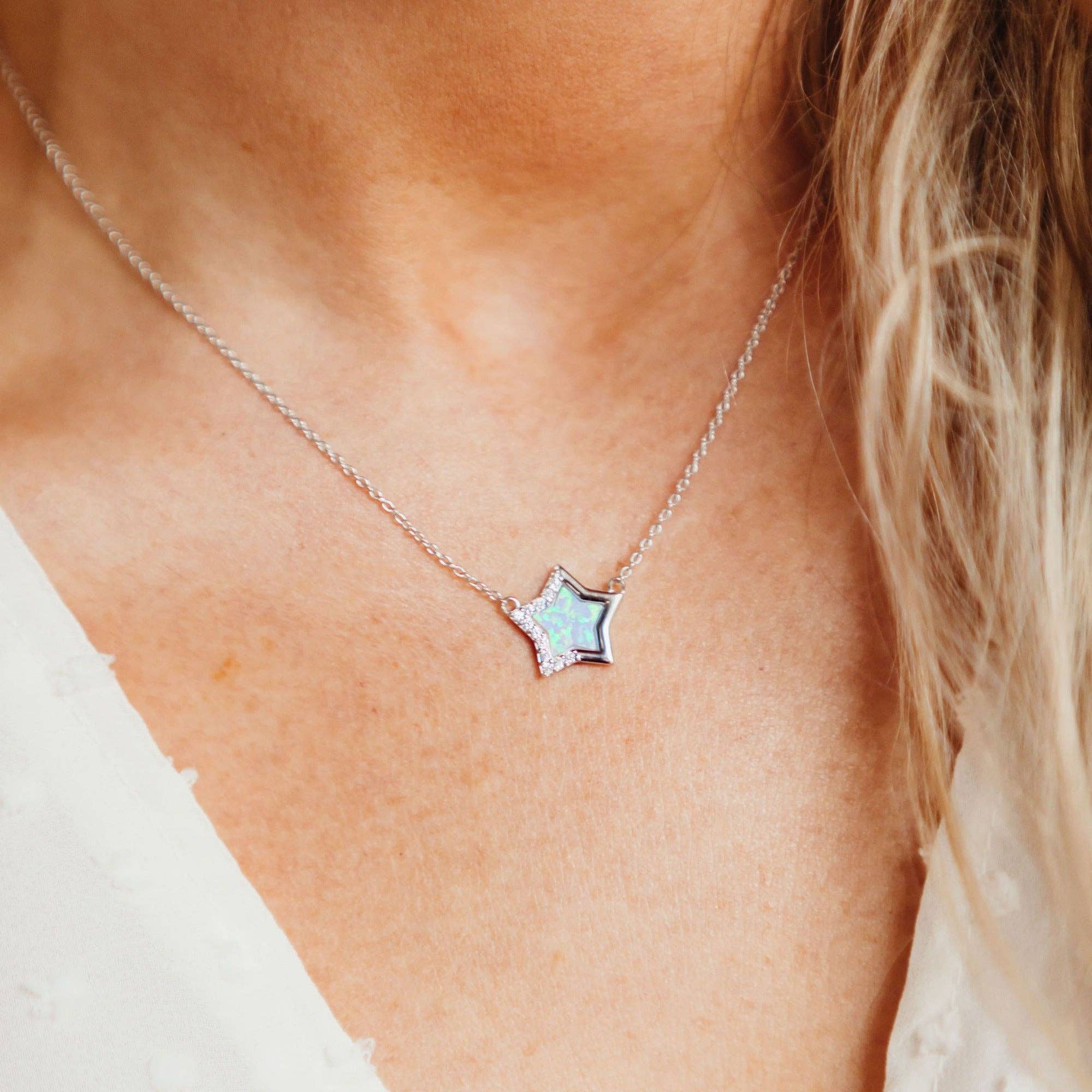 Chloe + Lois - Wholesale Pendant/Charm Necklace - Stardust Star Necklace4