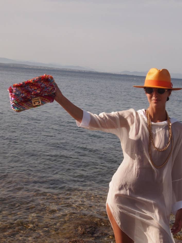 Mehrfarbige Pailletten-Baguette - Clutch "Goldfisch" für den Großhandel von SIBYLLADELPHICA