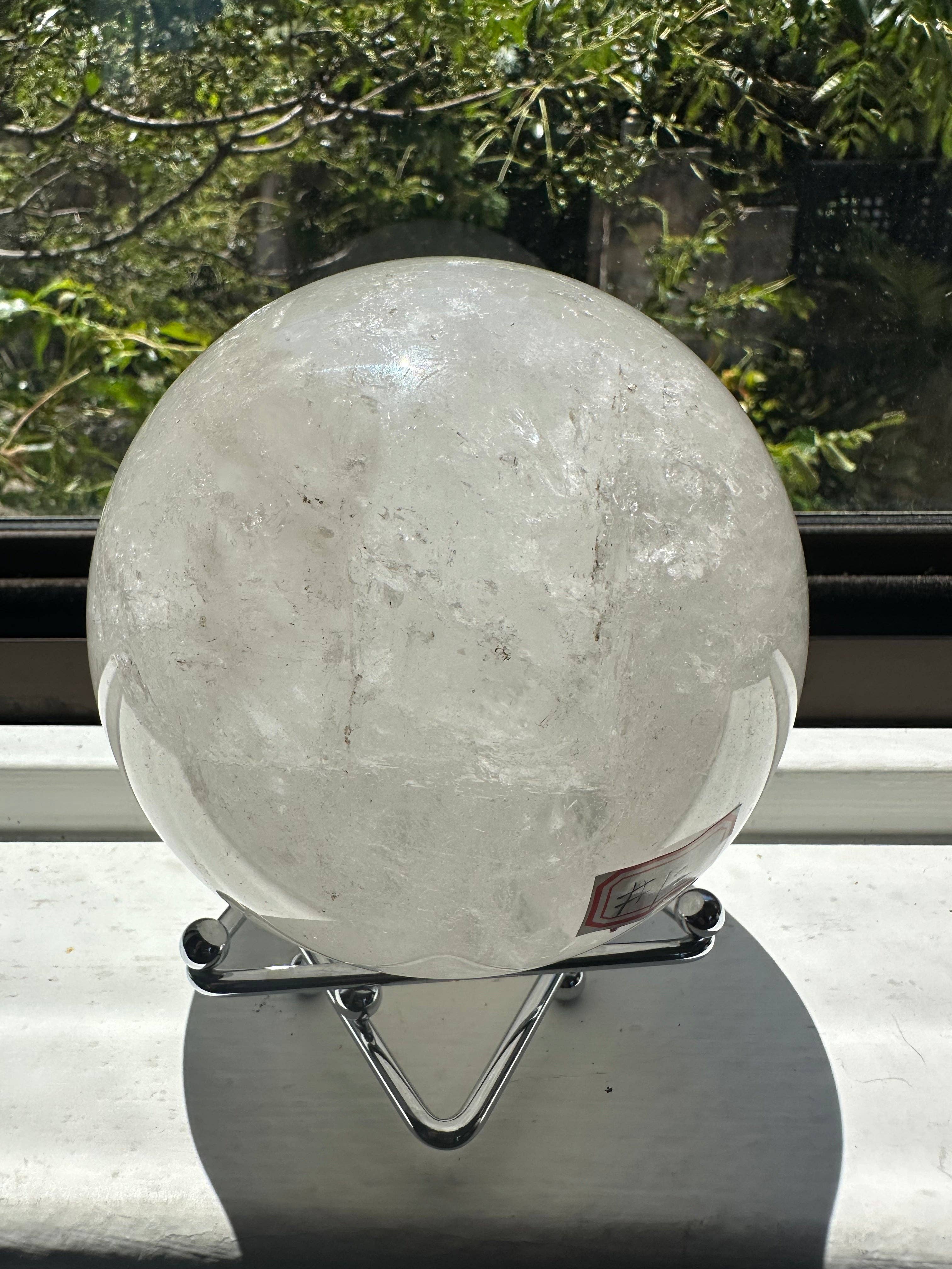 Moon Rituals - Venta al por mayor Piedras/cristales espirituales - Esfera grande de cristal de cuarzo claro natural con arcoíris #124