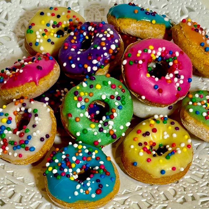 DELCO DOG CO. - Wholesale Pet Treats - Dog - Mini Celebration Donuts