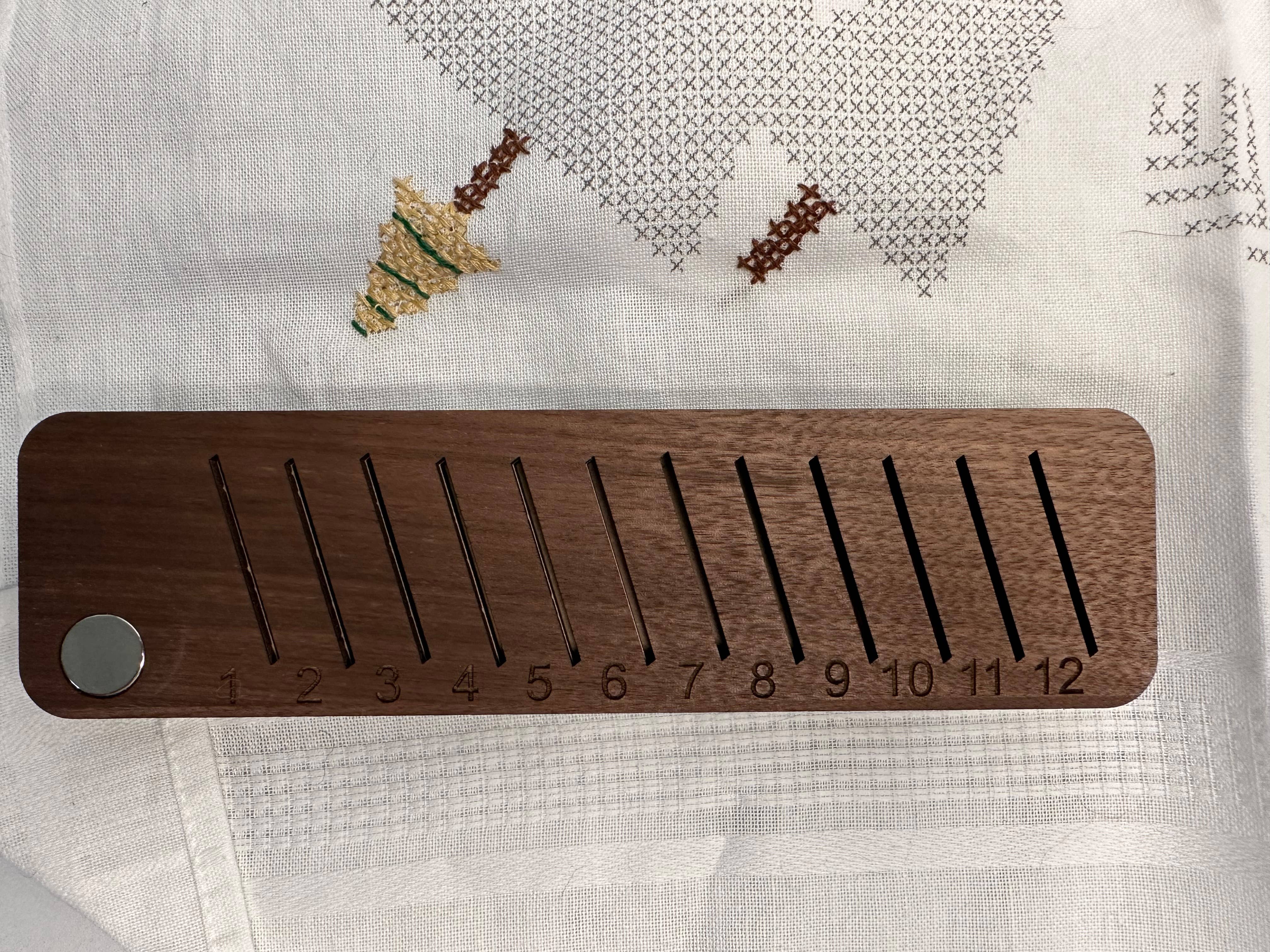 J&K Canfield Creations - Venta al por mayor Material para bordado/punto de cruz - Organizador de canillitas para bordado2