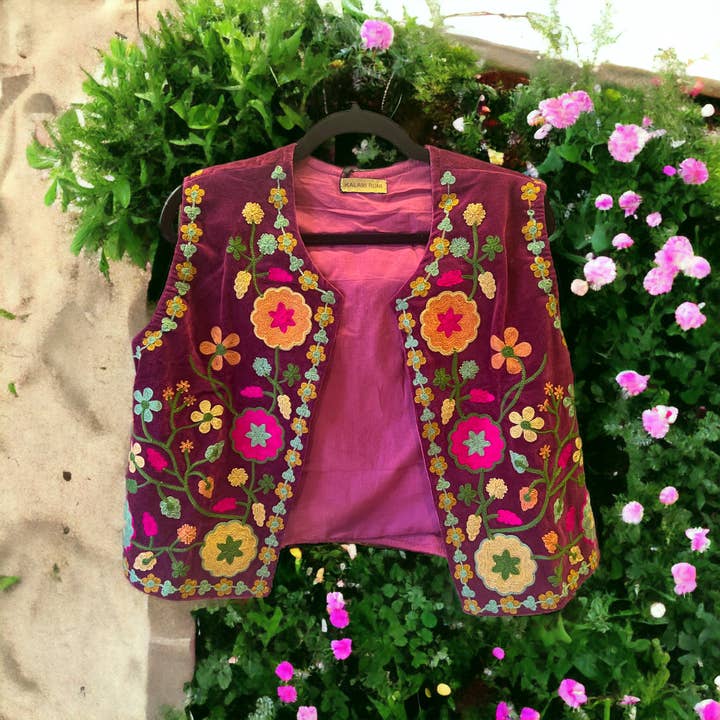 Kinomy - Wholesale Outerwear Vest - Women's - Embroidered velvet vest, boho vest, women's short vest3