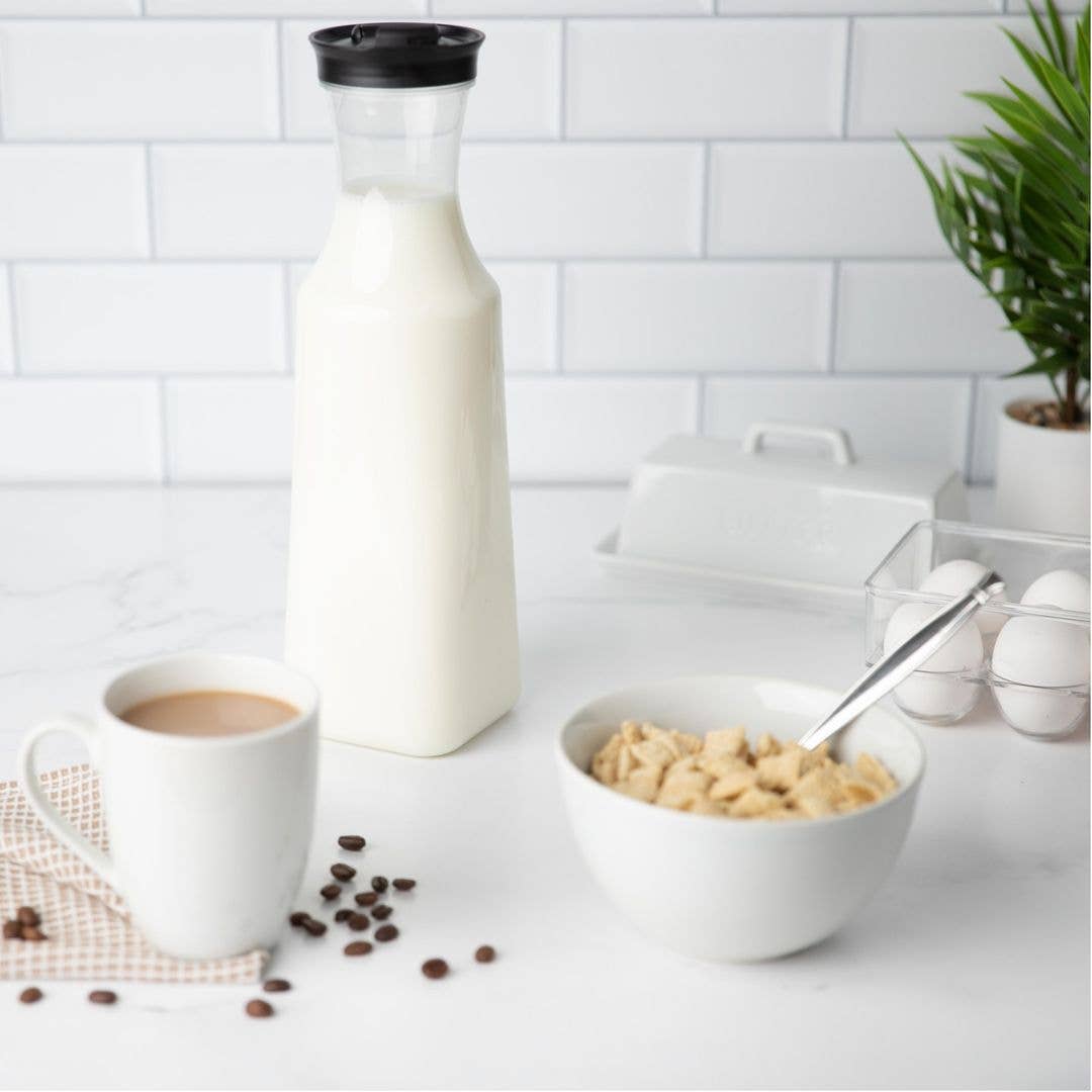 EcoQuality - Wholesale Pitcher - 34Oz Square Clear Plastic Pitcher with Black Lid2