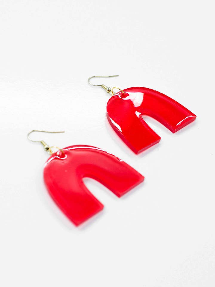 Bögen in Rot für den Großhandel von West Moon Collective