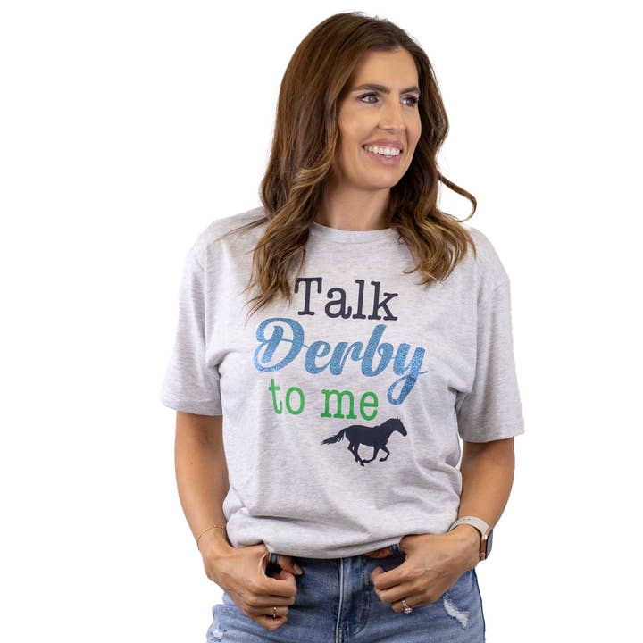 Talk Derby To Me Glitter T-shirt med rund hals Lynget Hvid/Navy/Grøn/Palace -Asst. for engroshandel hos The Royal Standard