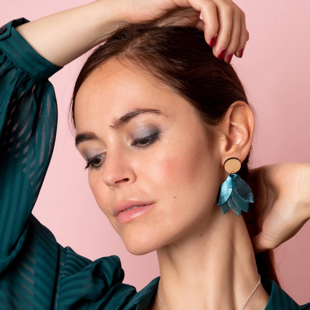 Ni une ni deux – wholesale Hängande örhängen – Örhängen mandala påfågelblå2