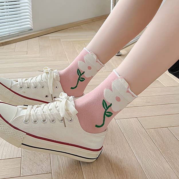 MKS America - Wholesale Socks - Women's - Cute Flowers Print Mid-Rise Socks