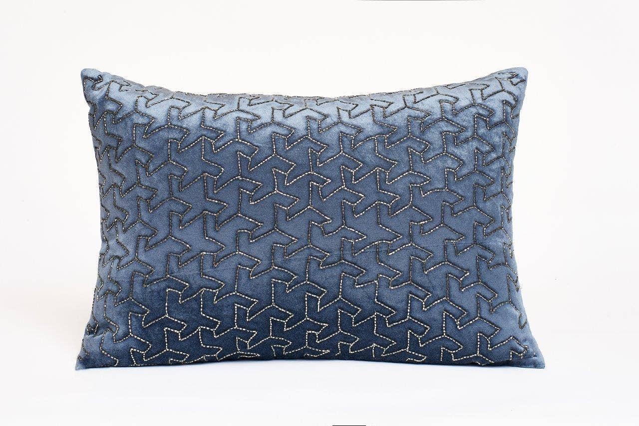 House Of Harkaari - Vente Coussin décoratif - Coussin en velours à motif géométrique fortement orné3