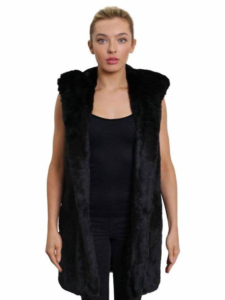 De La Creme - Gilet à capuche en fausse fourrure pour femme pour la vente par De La Creme Fashions