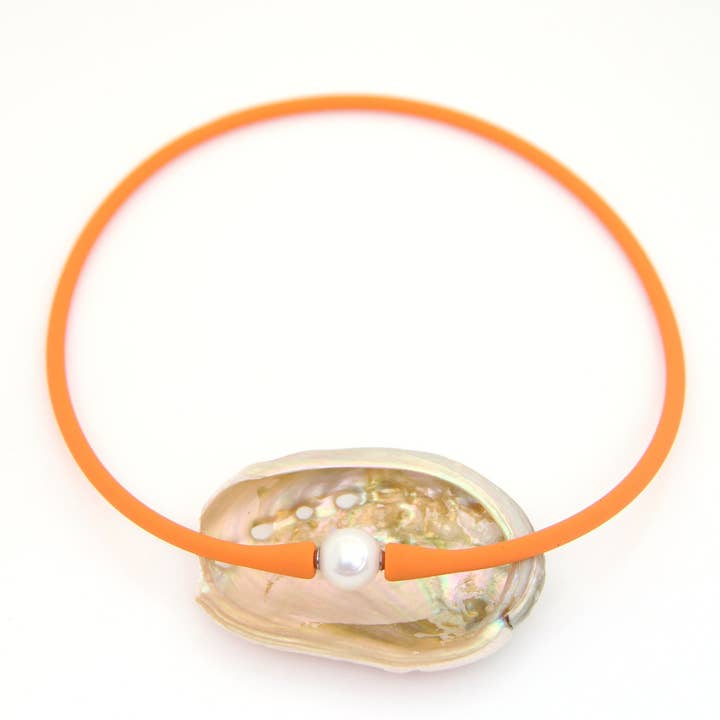 Woman Shops World – wholesale Beaded/pearl necklace – Janis The Pearl Silicone + Pearl Necklaces, Waterproof4