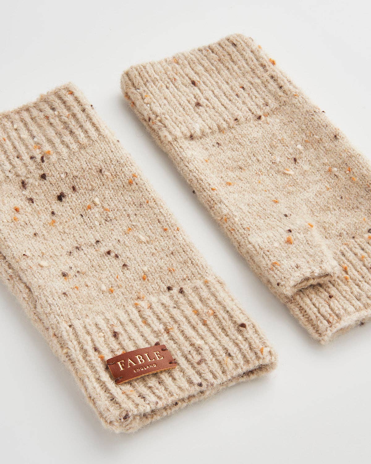 Fable England – wholesale Gloves – Women's – EU & US ONLY Flecked Yarn Taupe Fingerless Gloves3