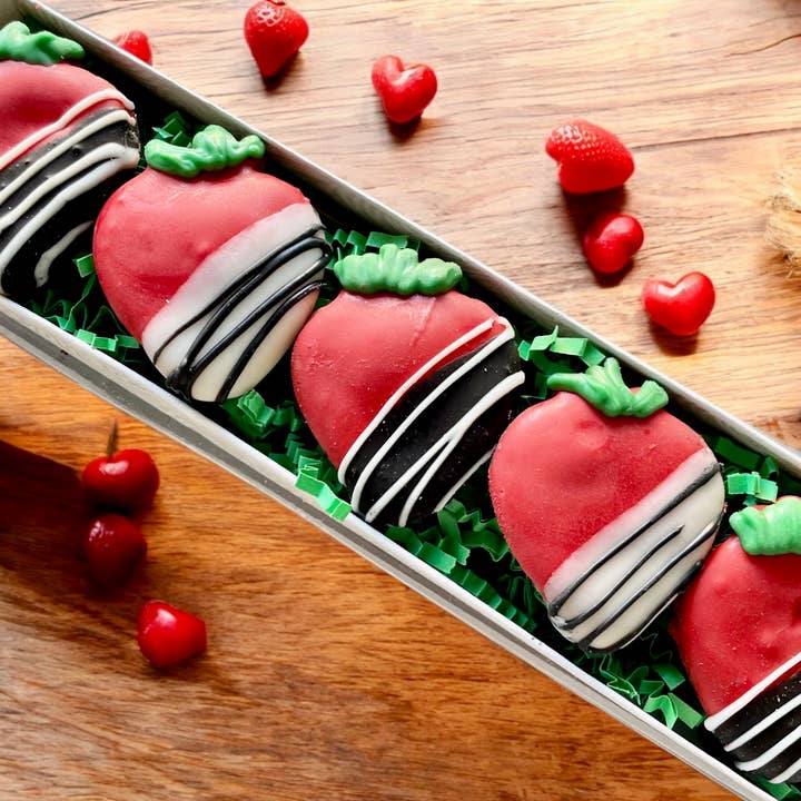 YumYum4DOGS - Wholesale Pet Treats - Dog - GIFT BOX Decadent Strawberries Valentines dog treat