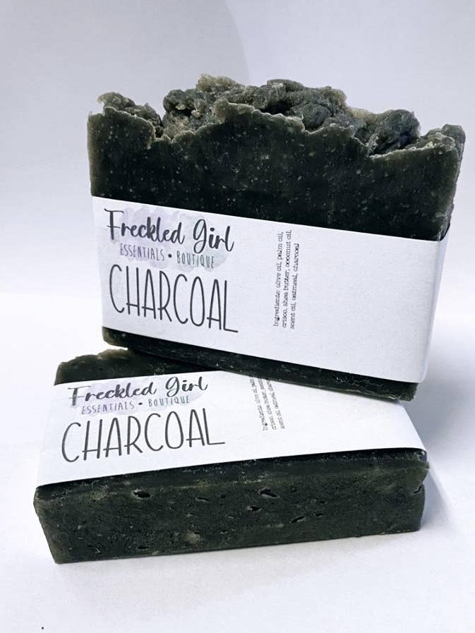 Charcoal Goats Milk Soap för wholesale av Freckled Girl Essentials